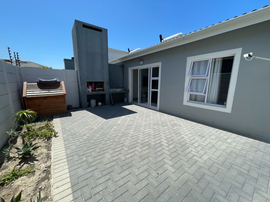 To Let 2 Bedroom Property for Rent in Parklands North Western Cape